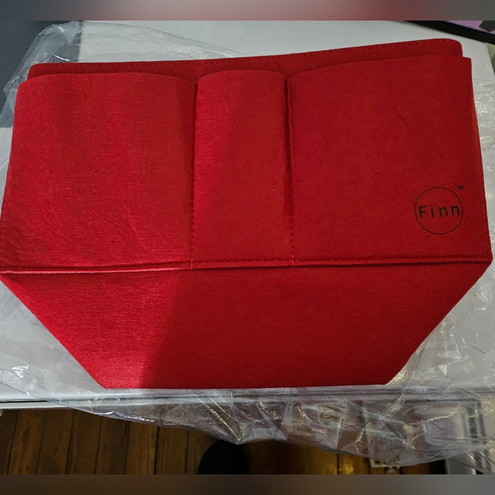 Neverfull separator never used Finns red